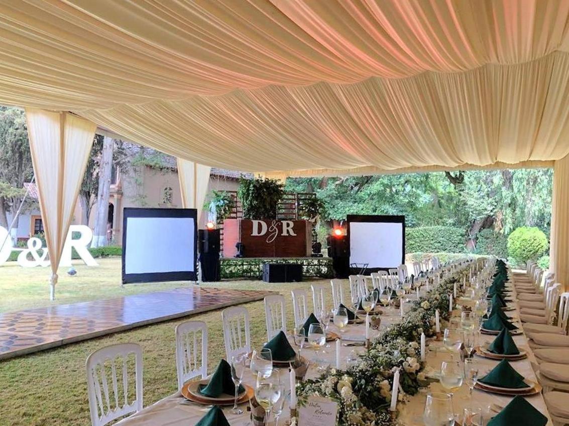 Best Western Plus Posada de Don Vasco Pátzcuaro Exterior foto A wedding reception at the garden of the residence of the Mexican ambassador to the United States