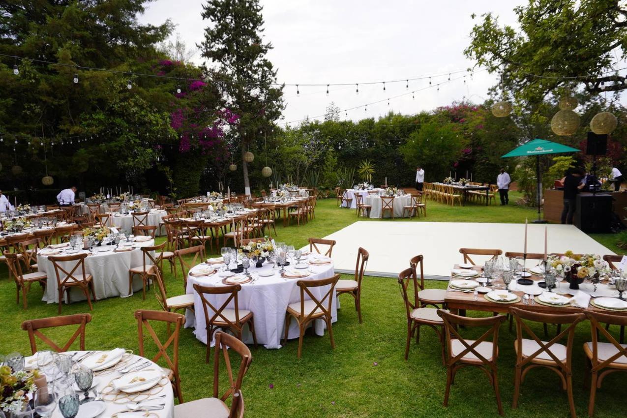 Best Western Plus Posada de Don Vasco Pátzcuaro Exterior foto A wedding reception at the garden of the Quinta de Olivella