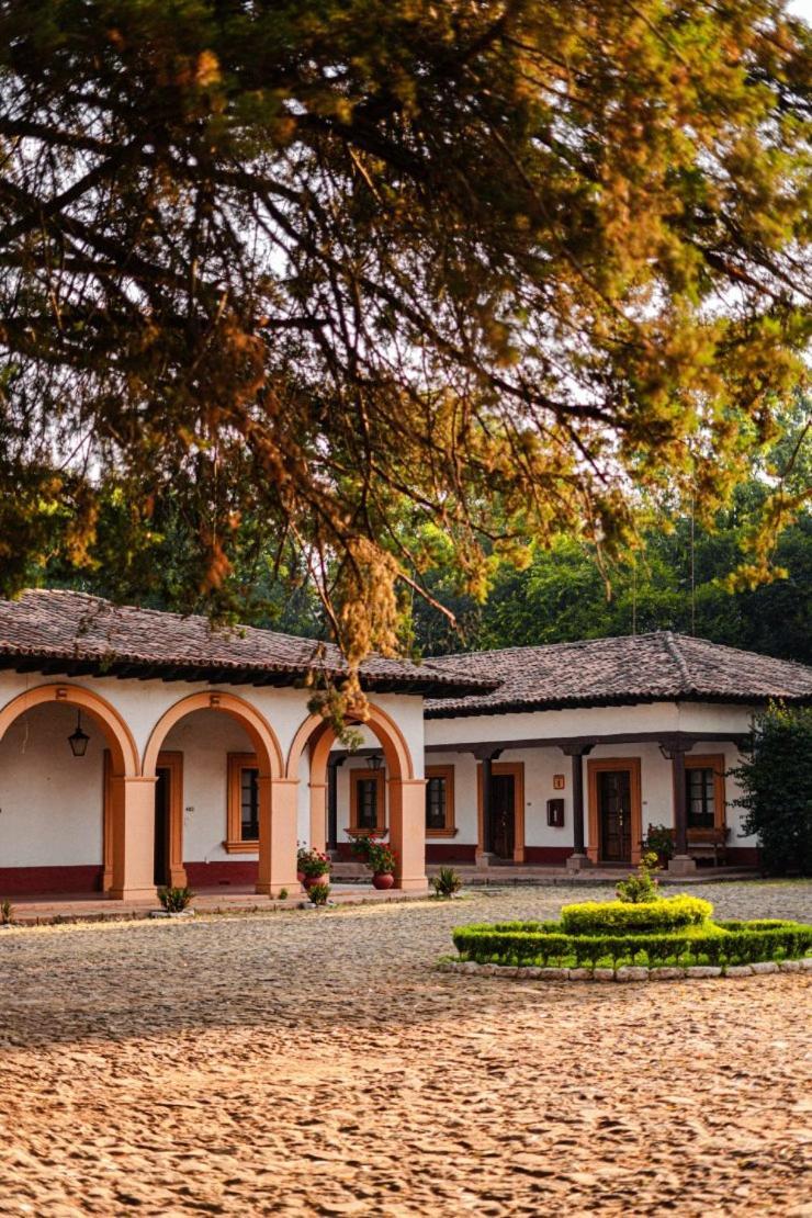 Best Western Plus Posada de Don Vasco Pátzcuaro Exterior foto The house of the writer in the village of Popovac